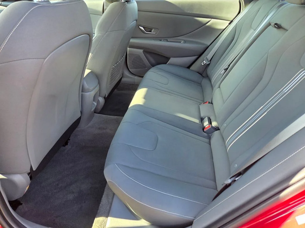 Used 2025 Red Hyundai SEL Convenience image 15