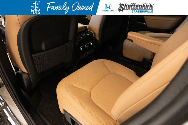 Used 2025  Land Rover S image 10