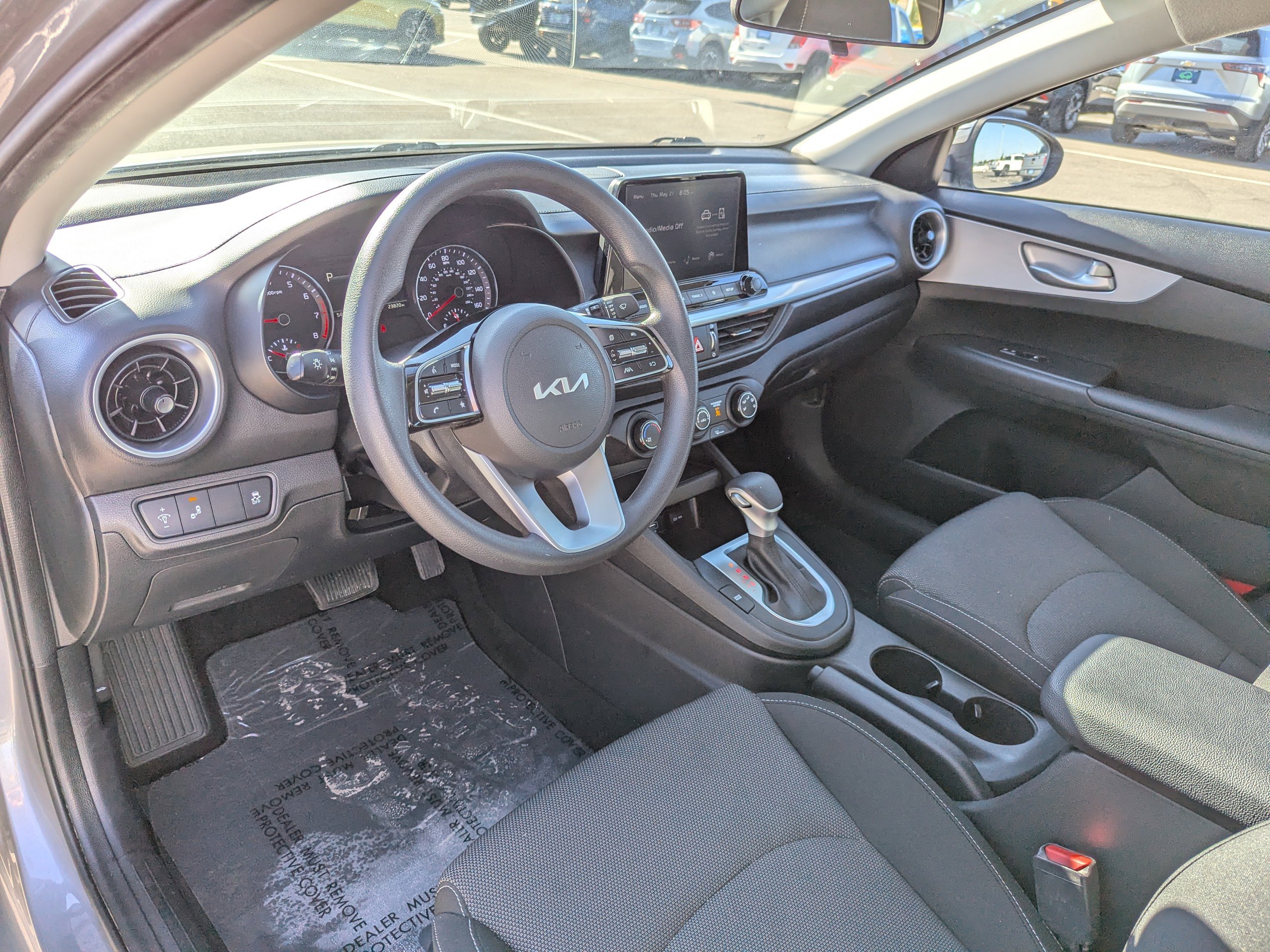2023 Kia Forte LXS - Photo 13