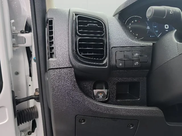Used 2025 White Ram Base image 16
