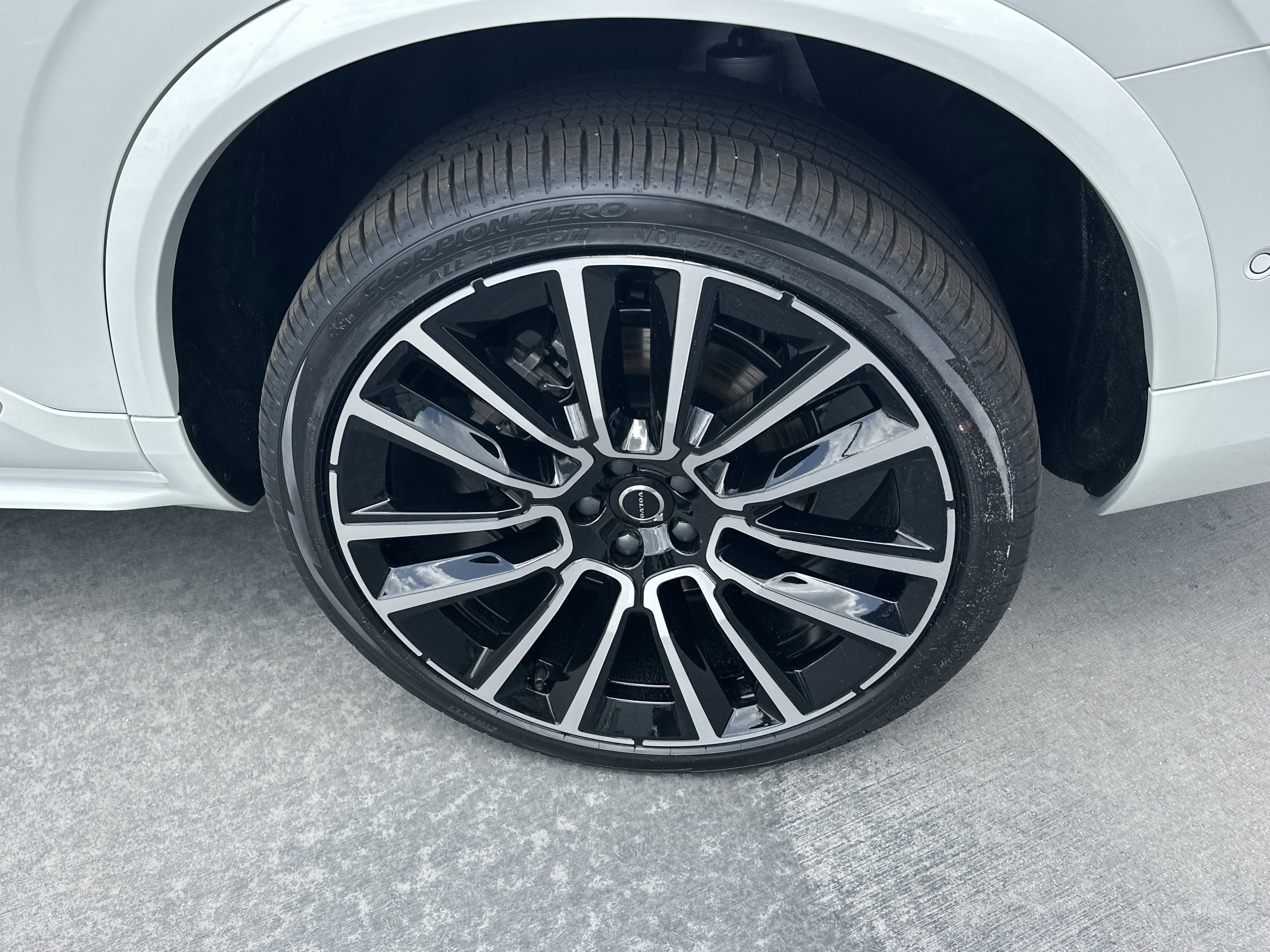 New 2026 Crystal White Volvo Plus image 10