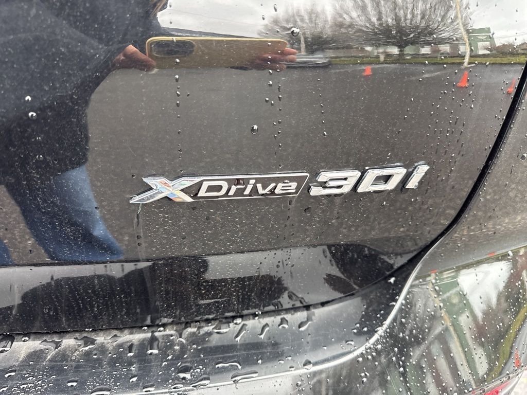 Used 2024 Black Sapphire Metallic BMW xDrive30i image 11