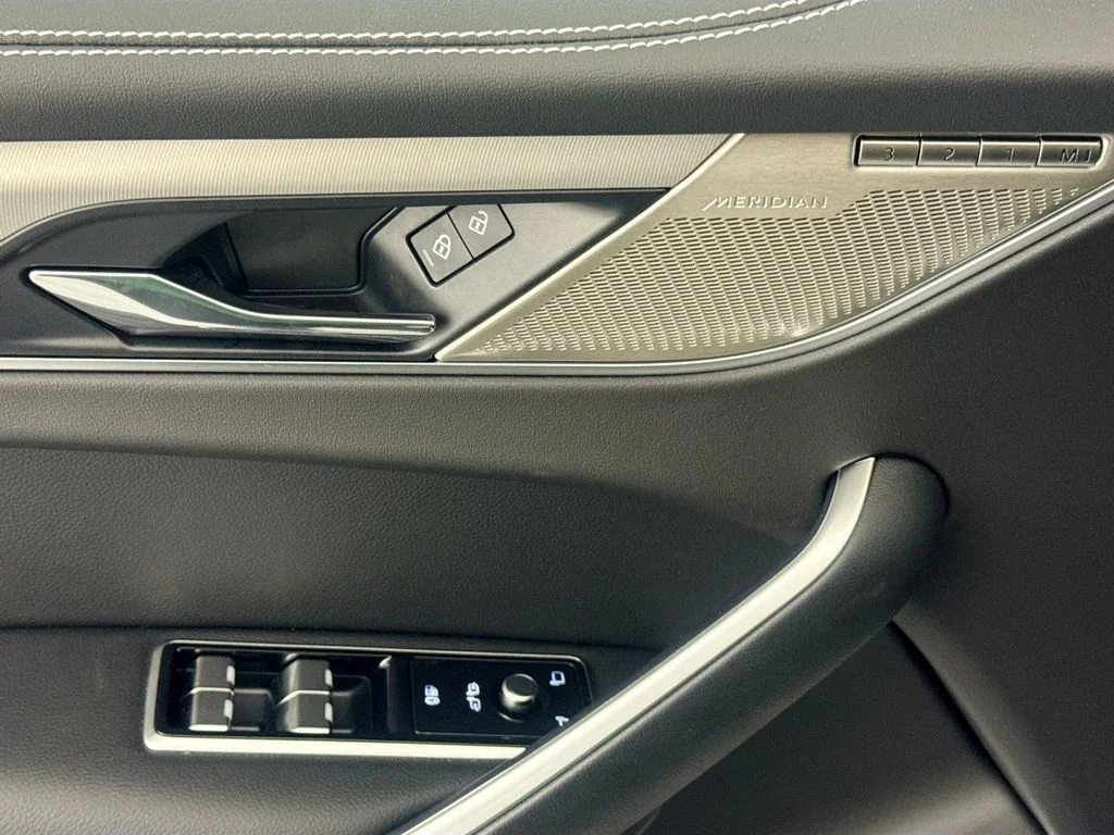2026 Jaguar F-Pace R-Dynamic S - Photo 16