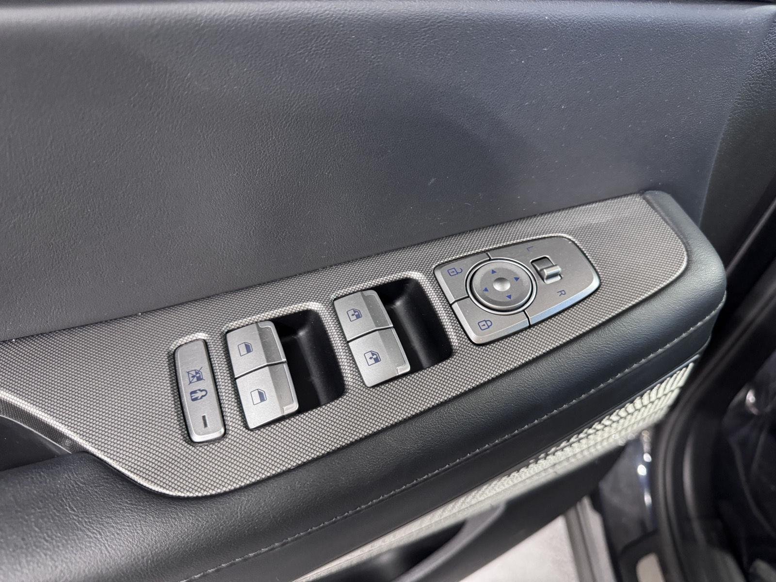 Used 2021 Moonlight Cloud Hyundai Limited image 30