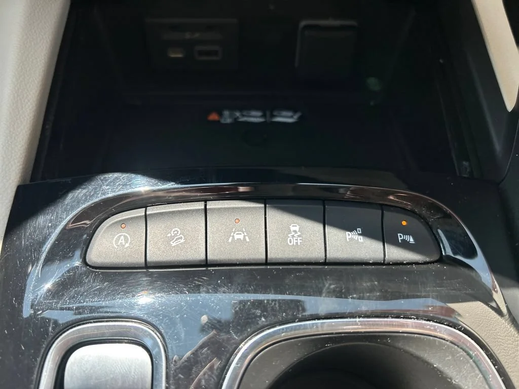 Used 2023 Cinnabar Metallic Buick Avenir image 30