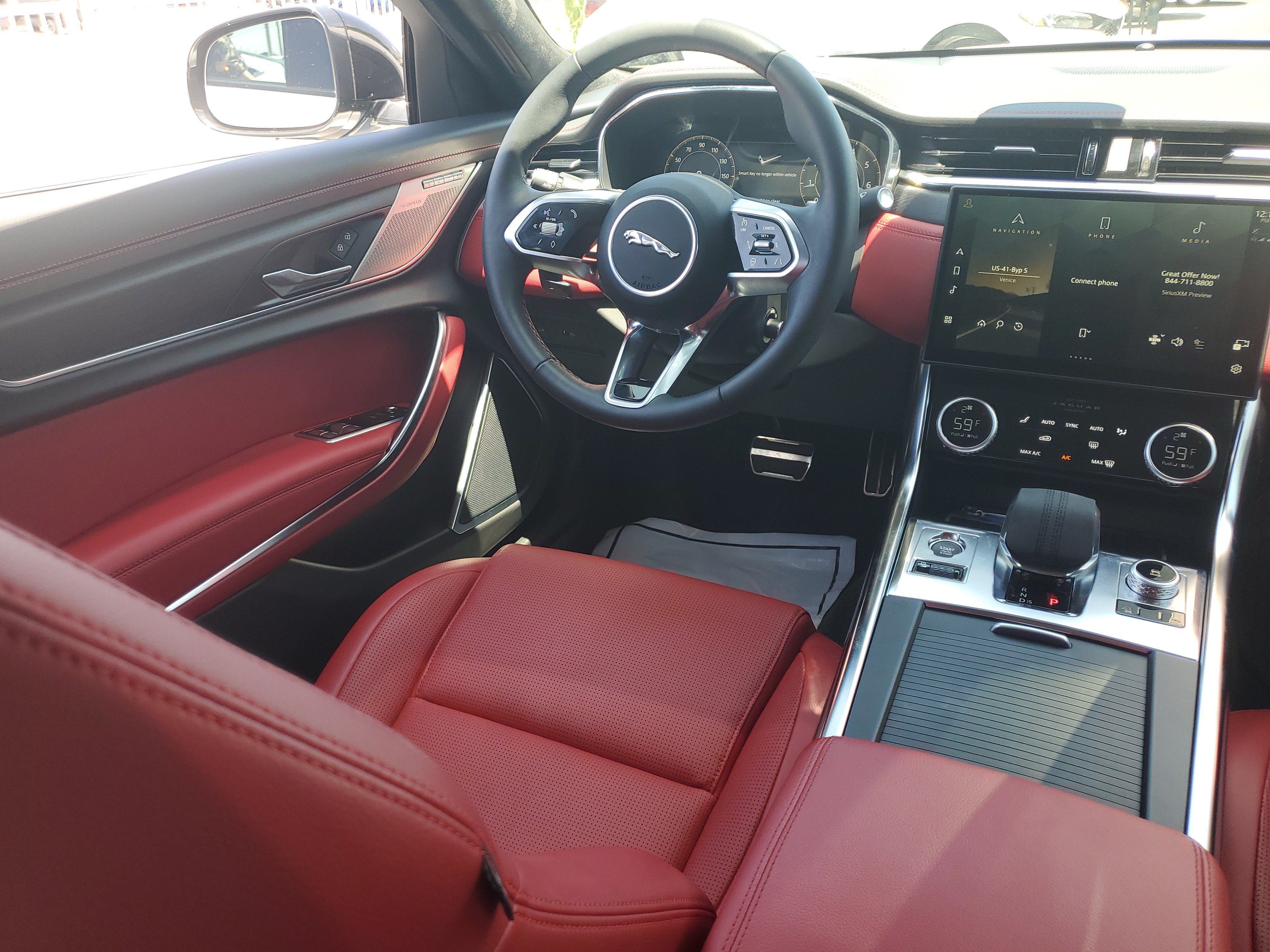 Used 2024  Jaguar R-Dynamic SE image 19