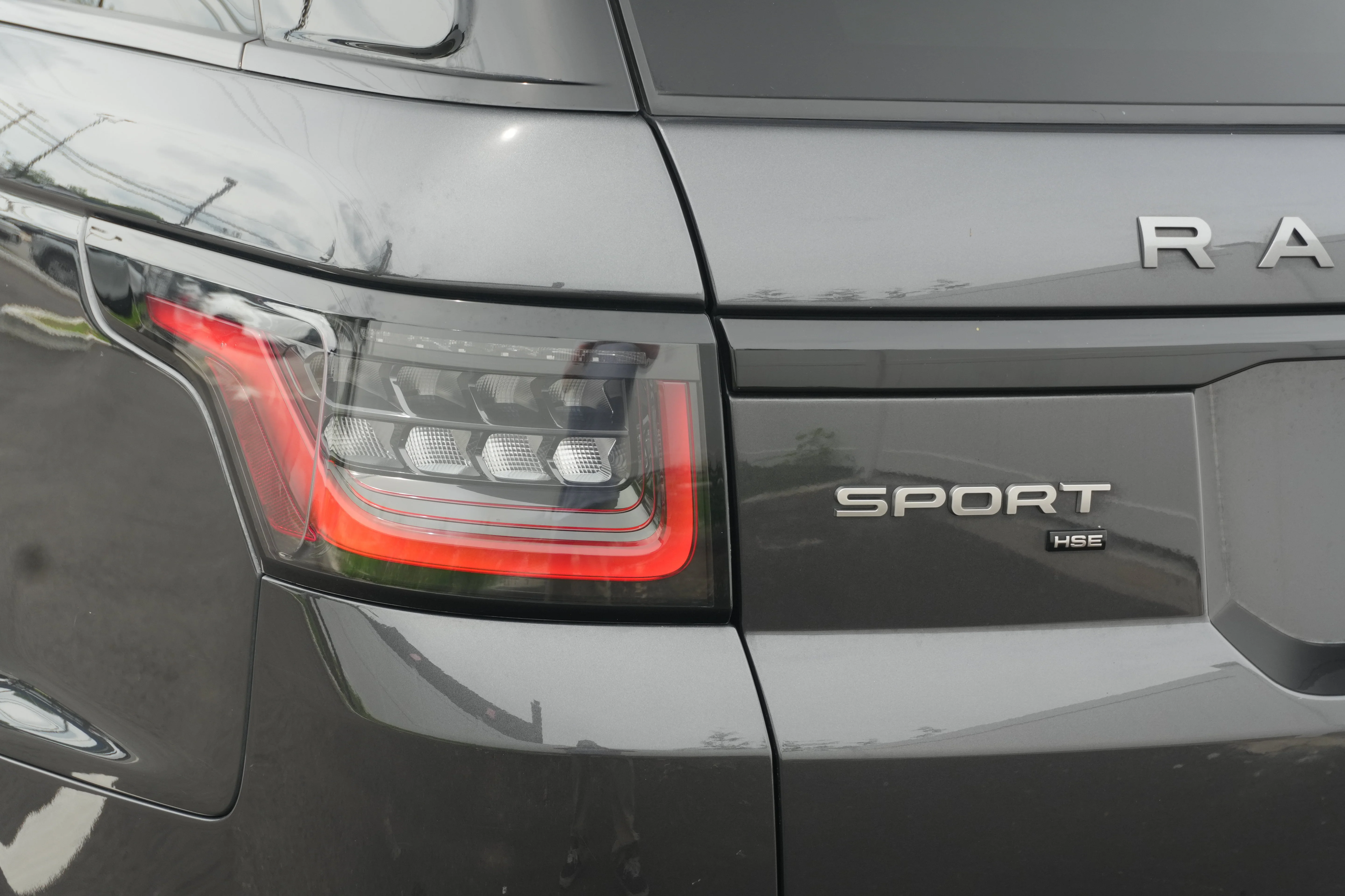 Used 2022 Eiger Grey Metallic Land Rover HSE Silver Edition image 14