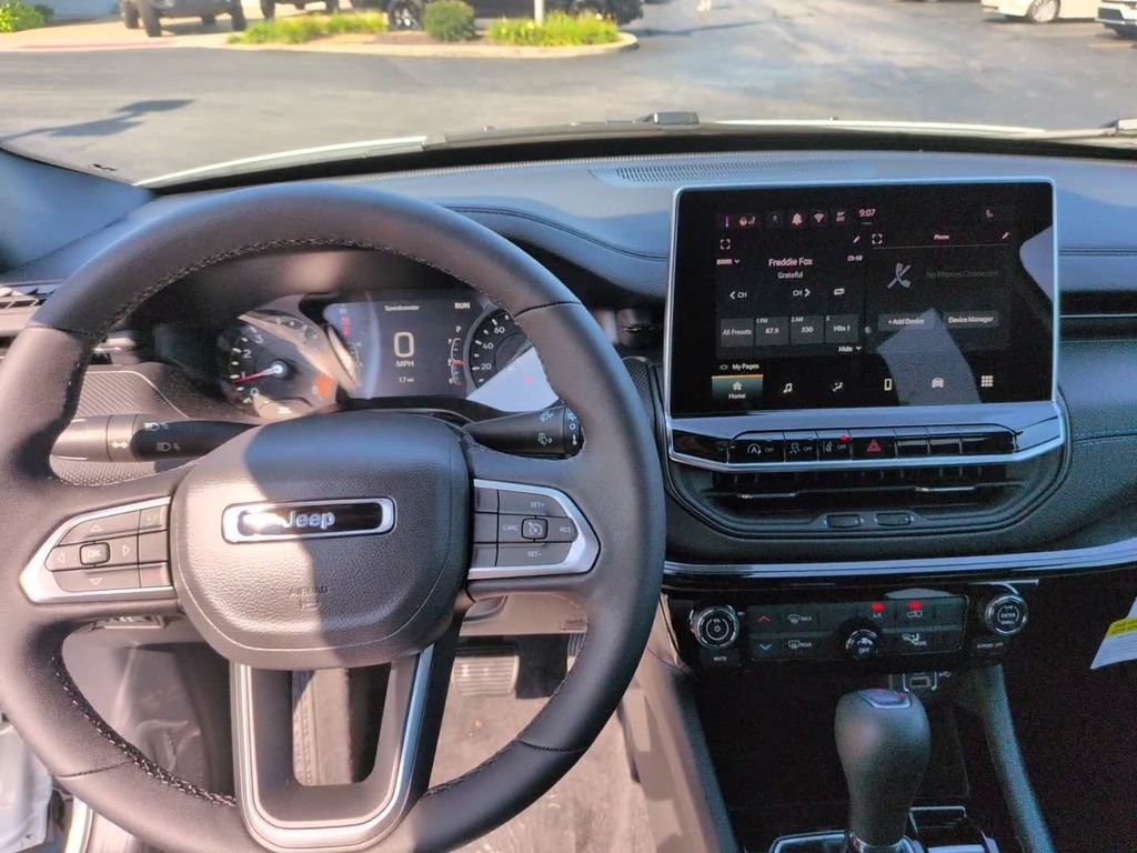 New 2026 Bright White Clearcoat Jeep Latitude image 28