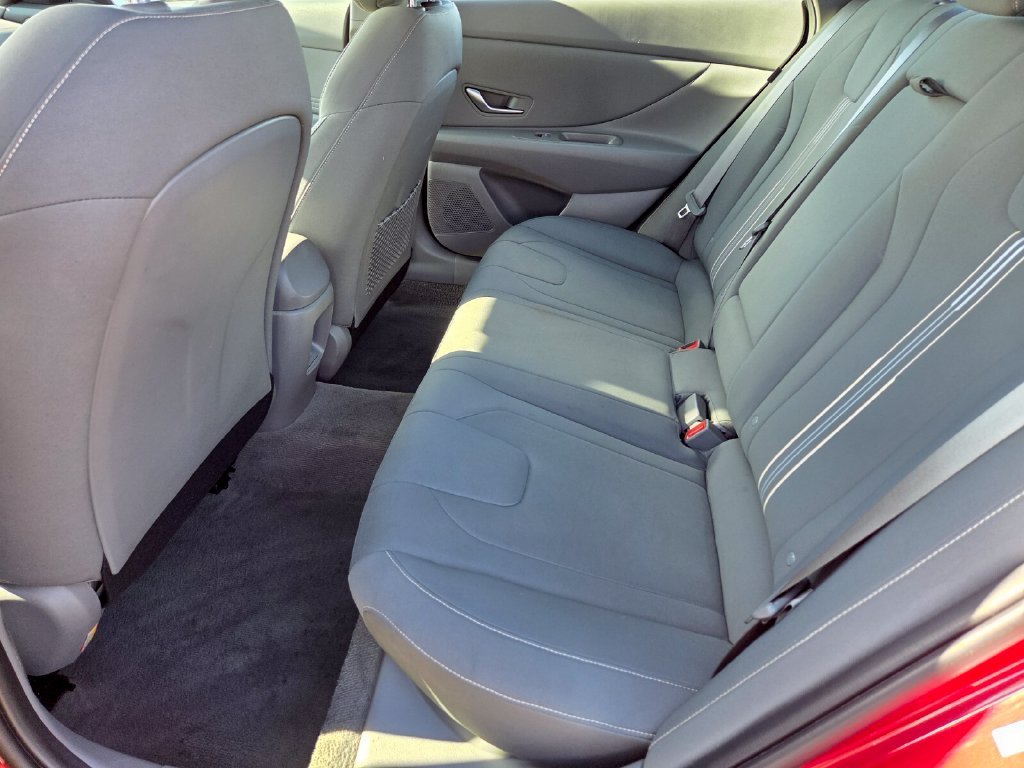 Used 2025 Red Hyundai SEL Convenience image 15
