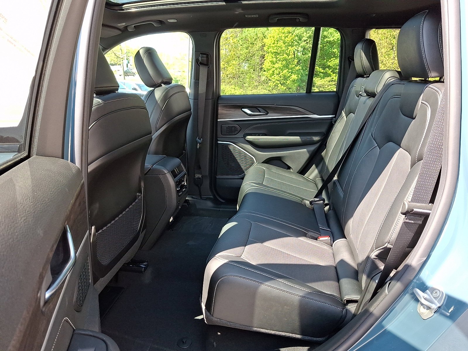 New 2026 Steel Blue Exterior Paint Jeep Limited Reserve image 6