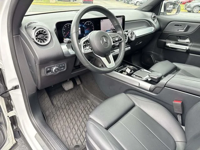 Used 2022  Mercedes-Benz GLB 250 image 2