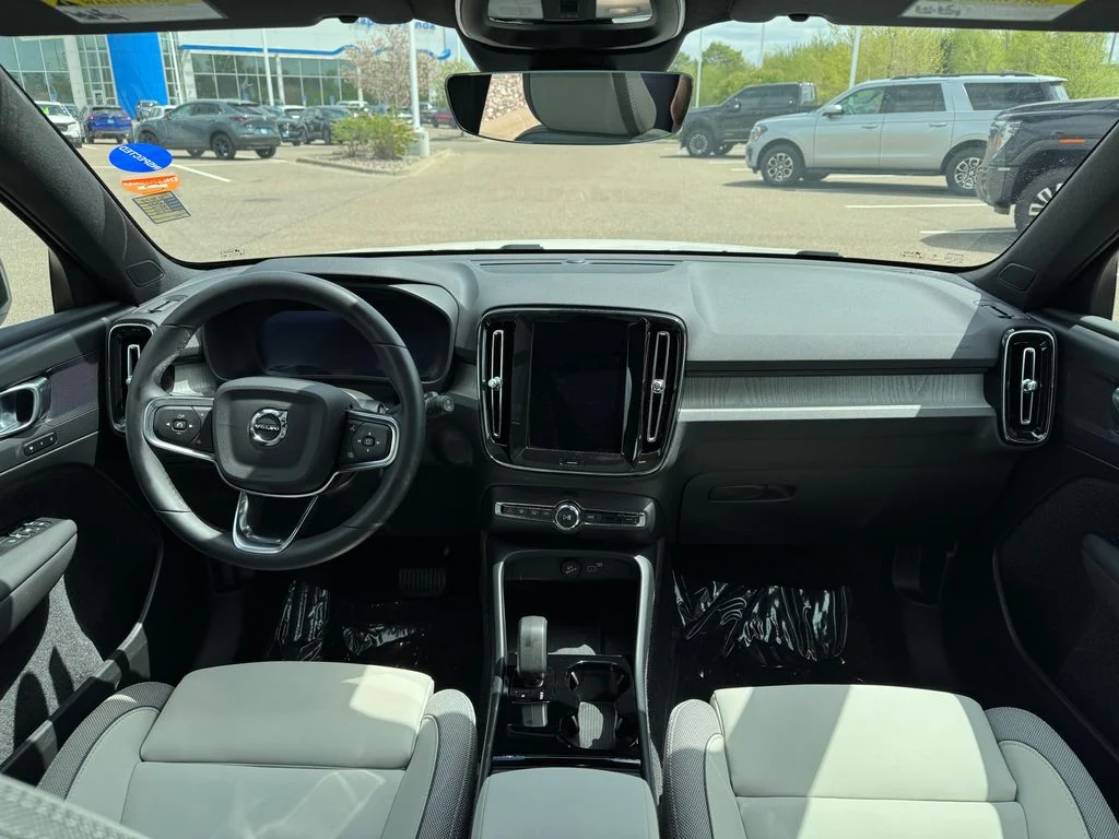 2025 Volvo EX40 Plus - Photo 14