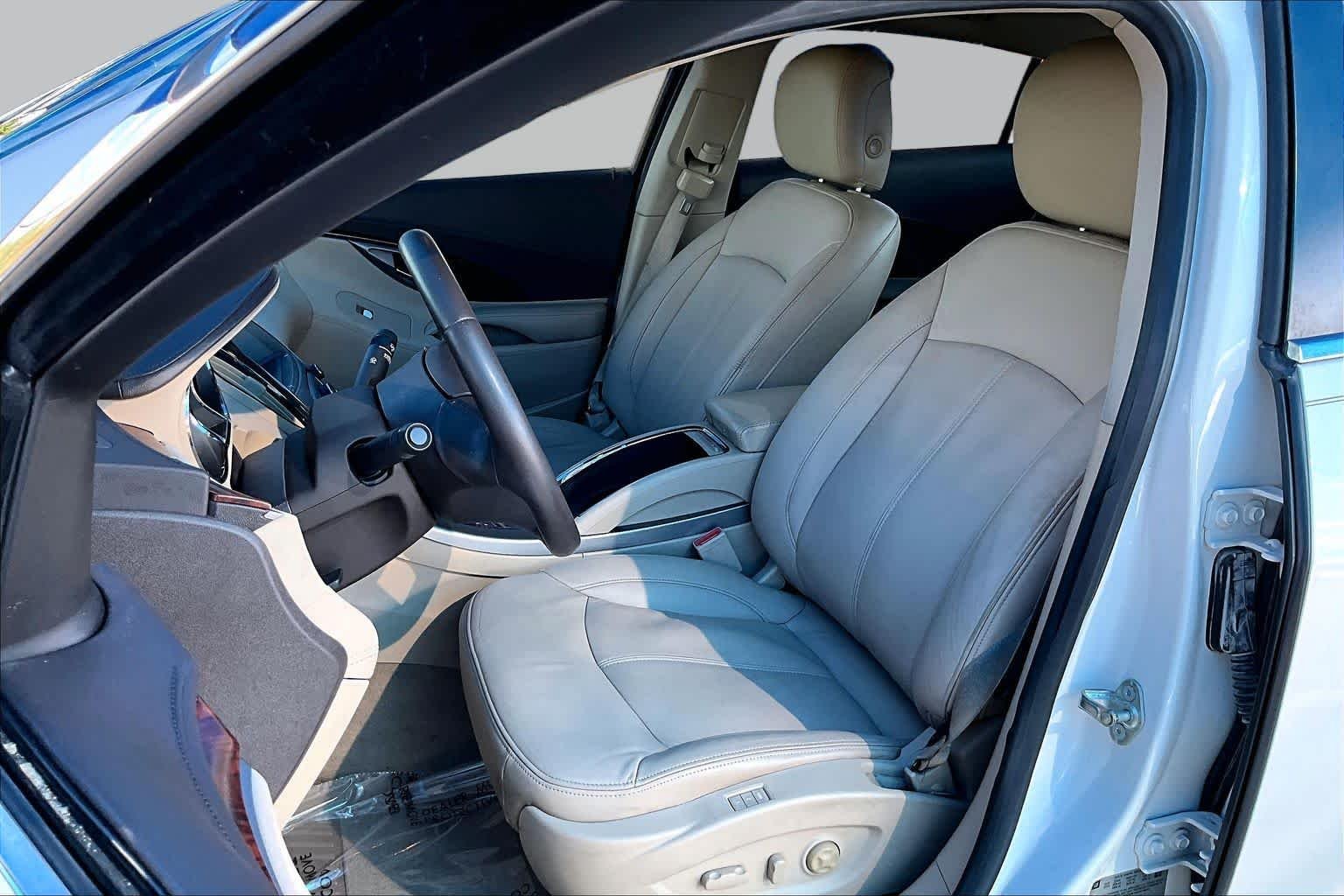 Used 2013 White Diamond Tricoat Buick Leather image 8