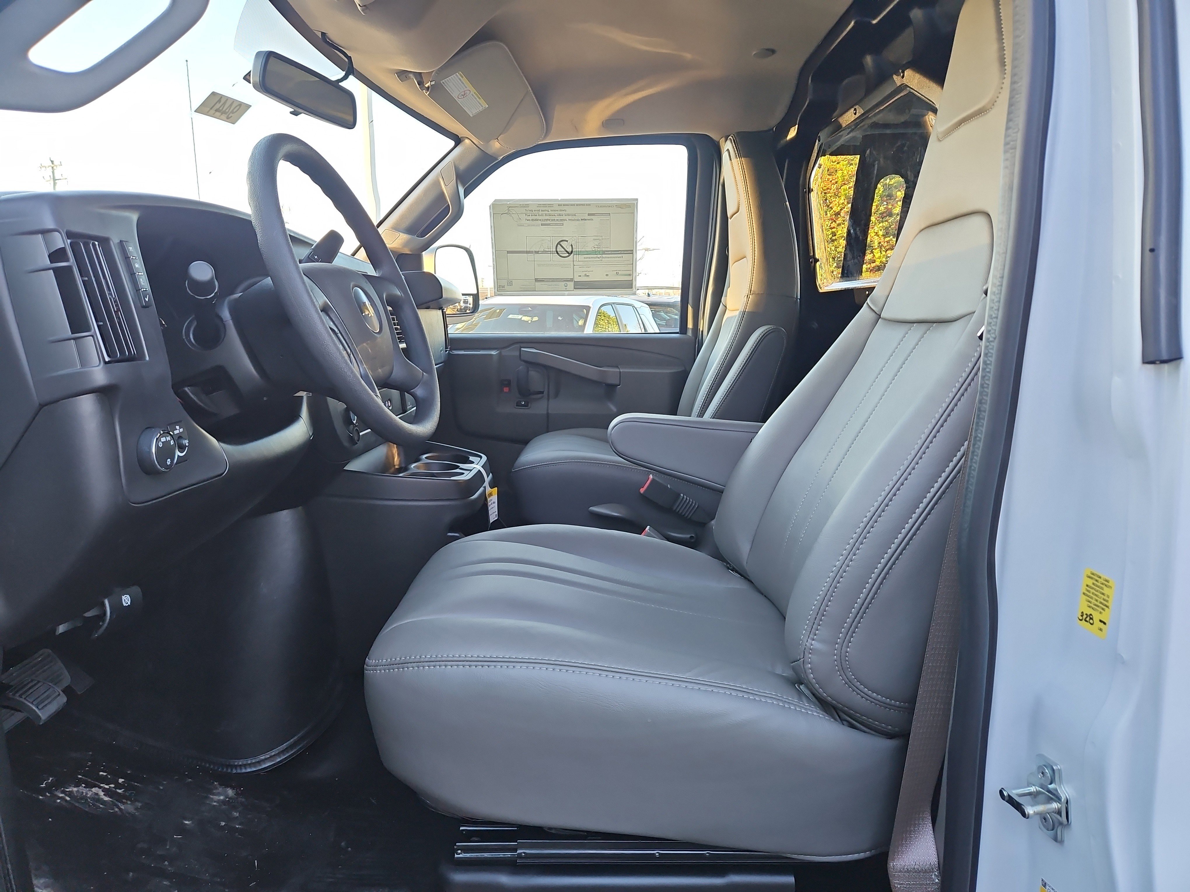2025 Chevrolet Express Cargo Work Van - Photo 9