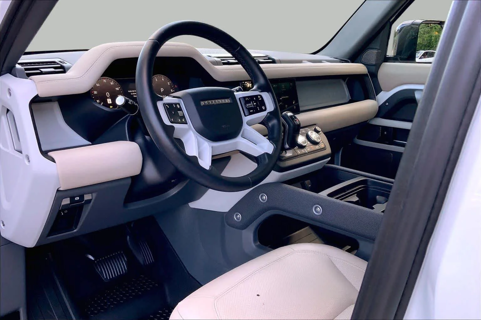 Used 2024 Fuji White Land Rover S image 16