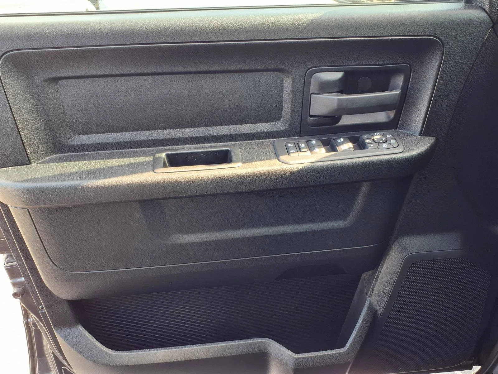 Used 2025 Granite Crystal Metallic Clearcoat Ram Tradesman image 15