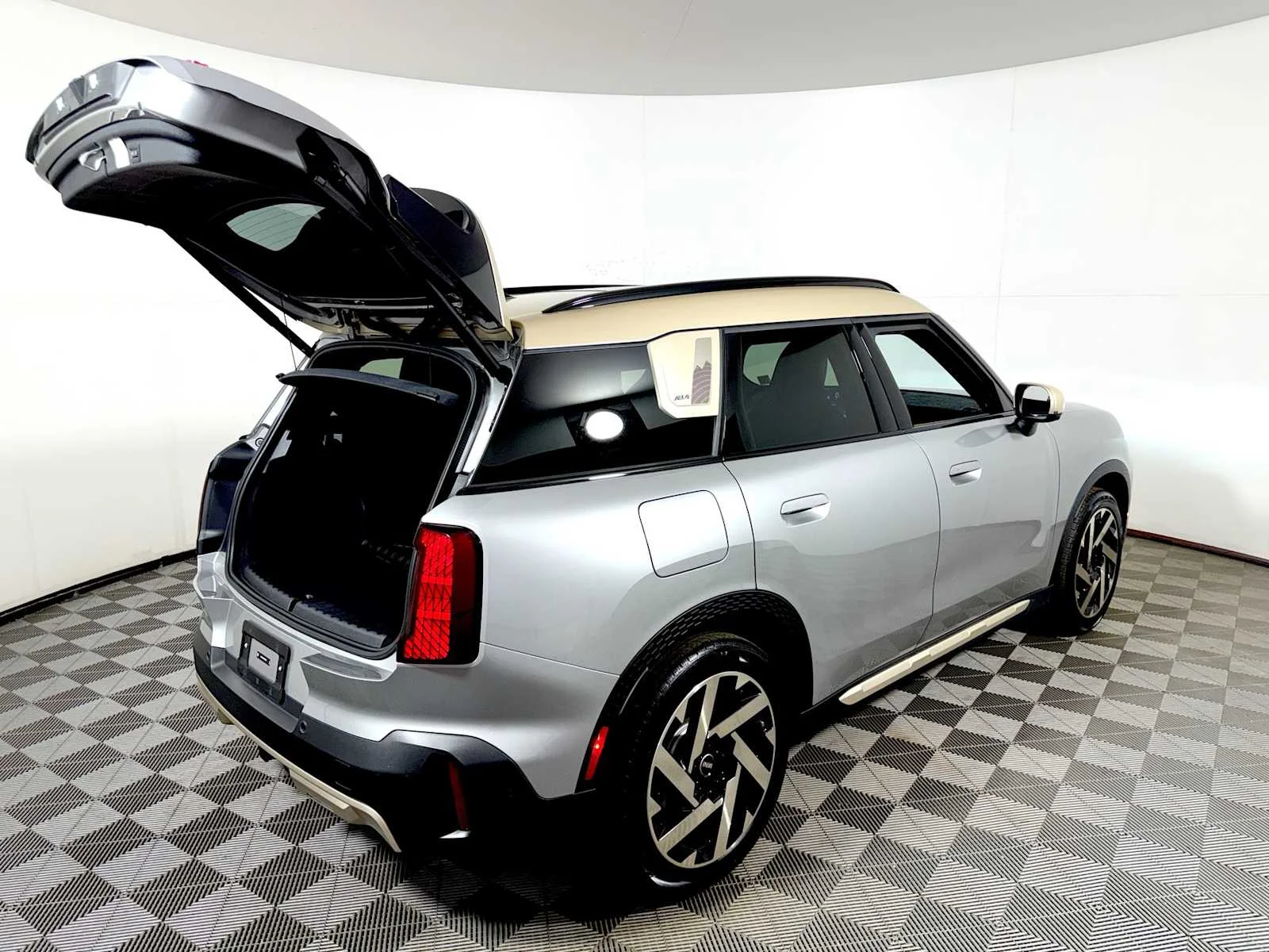 Used 2026 Melting Silver III Metallic MINI S image 23