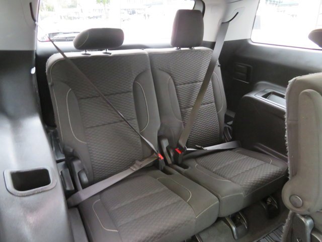 Used 2019 Ebony Twilight Metallic GMC SLE image 12