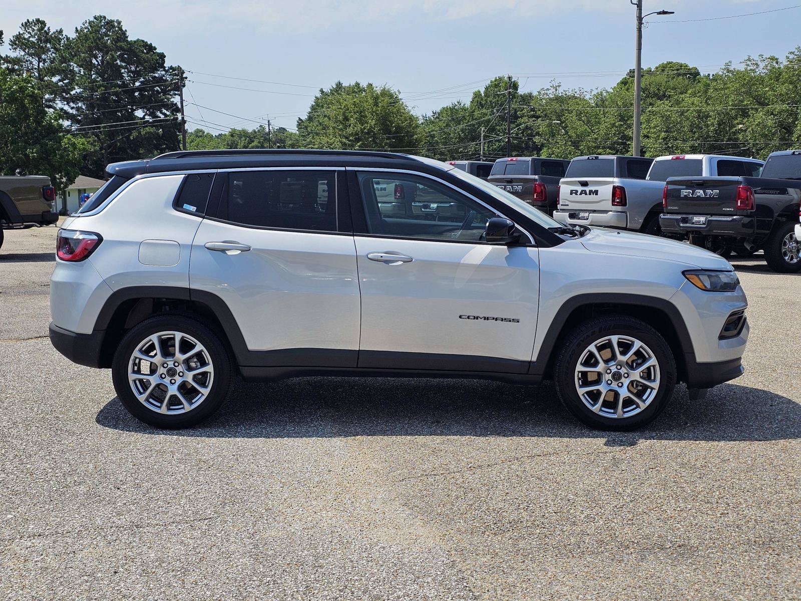 2025 Jeep Compass Limited - Photo 7