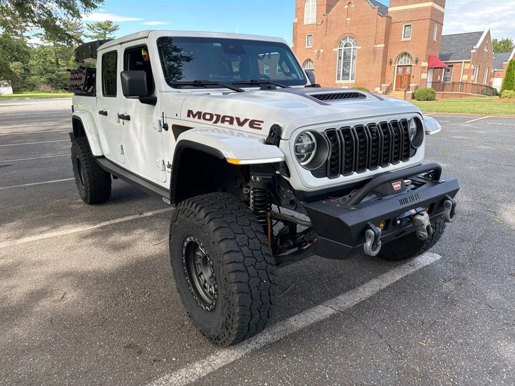 Used 2021 White Jeep Mojave image 4