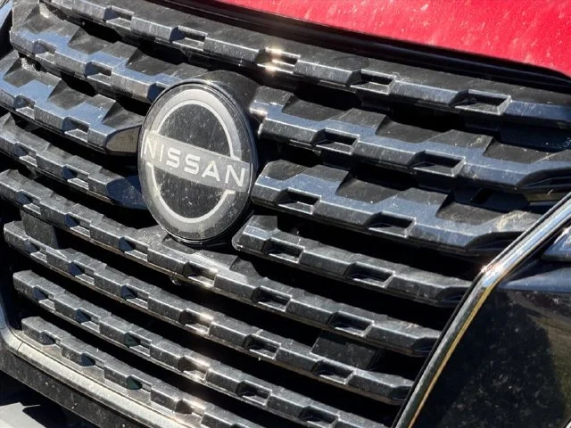Used 2023 Red Nissan SR image 14