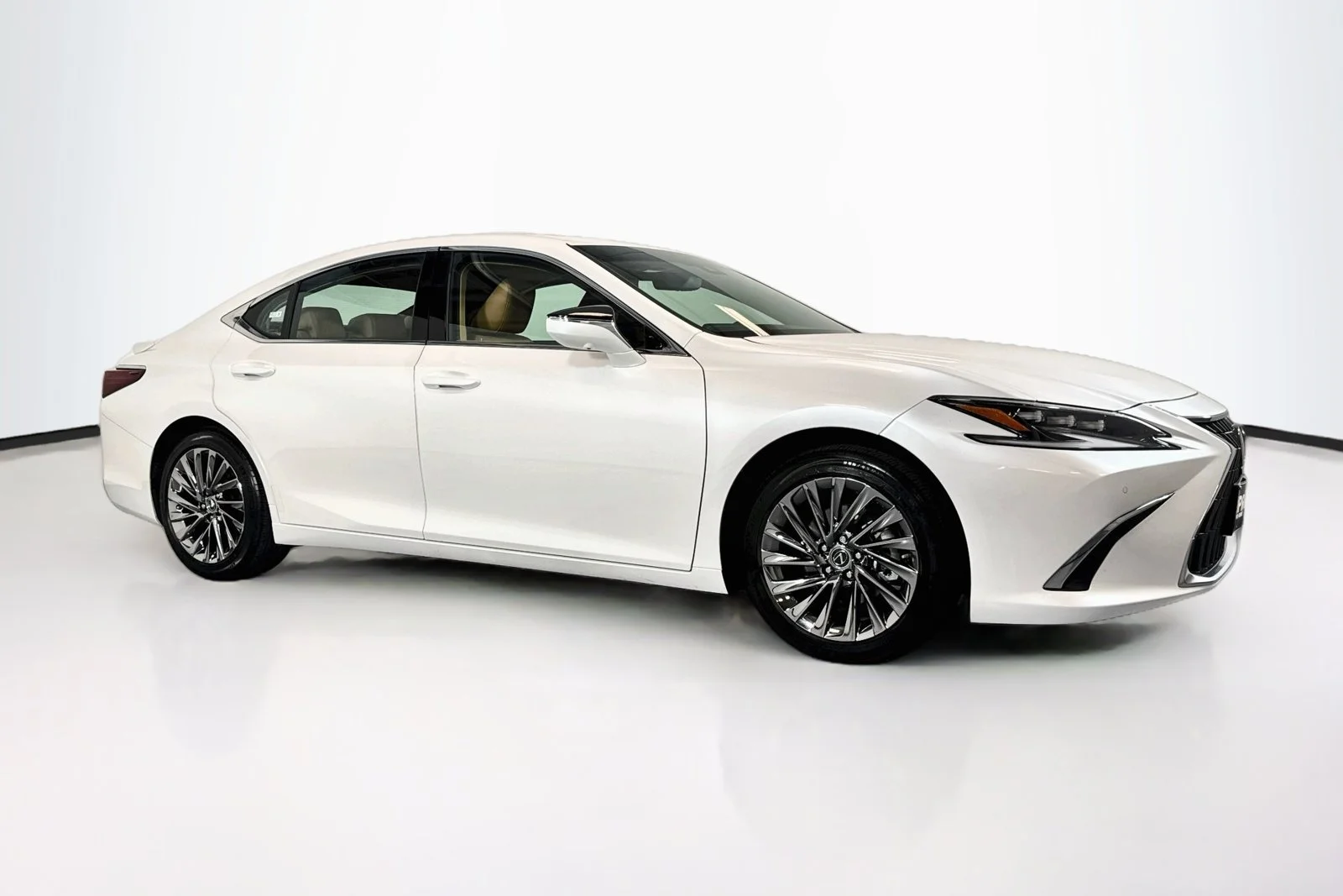 Used 2024 Eminent White Pearl Lexus ES 300h Ultra Luxury image 3