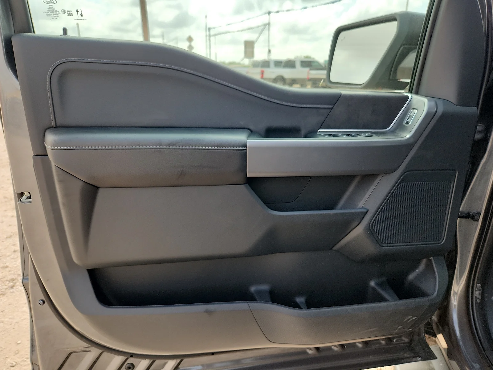 New 2026 Carbonized Gray Metallic Ford XLT image 14