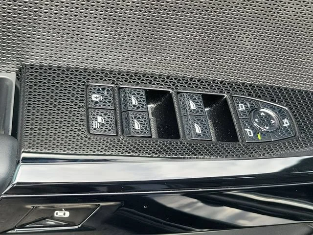 Used 2025 Black BMW 740i image 19