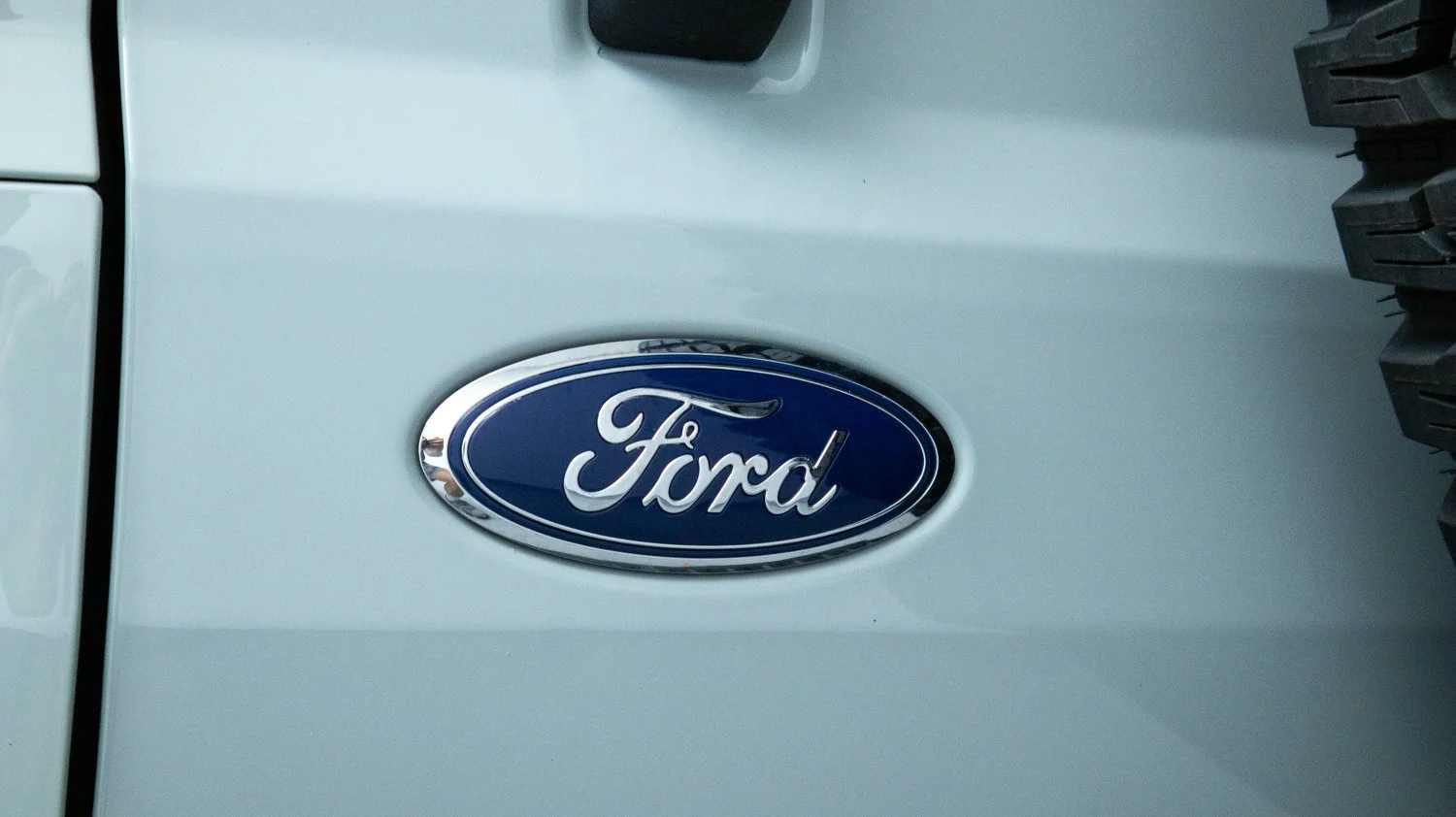 Used 2024 Gray Ford Badlands image 30