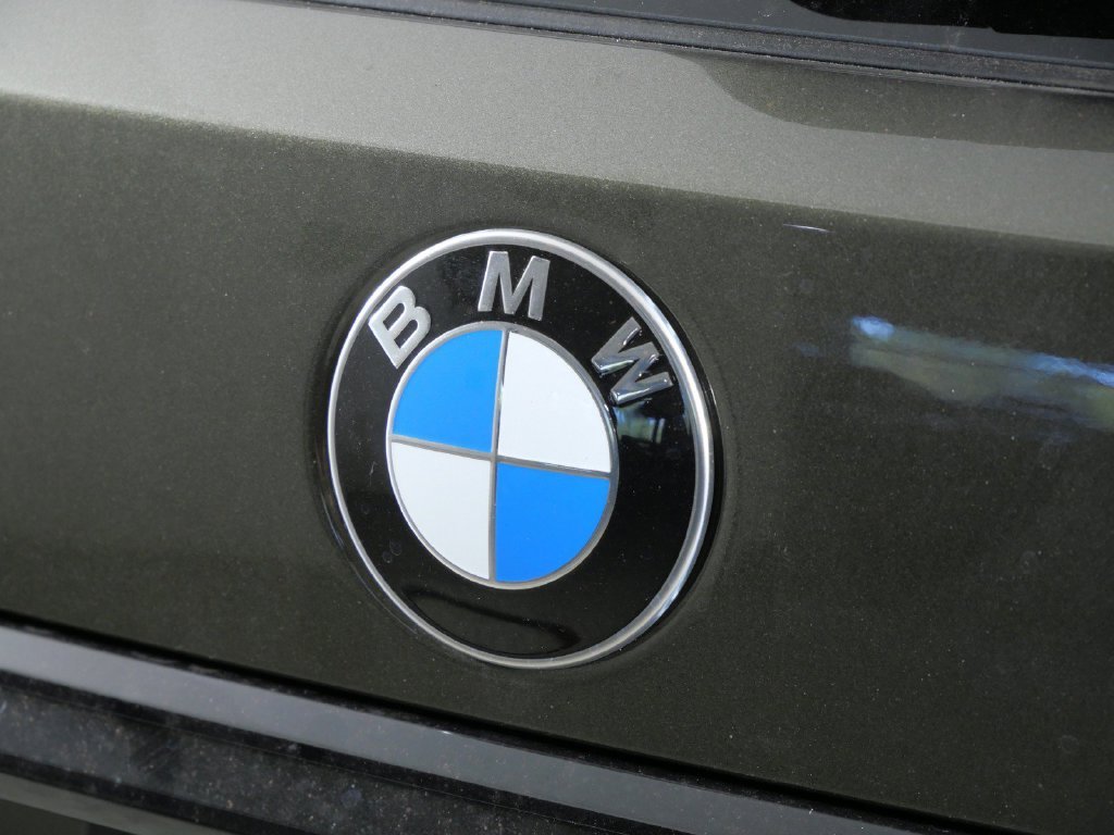 New 2027 Manhattan Green Metallic BMW xDrive40i image 11