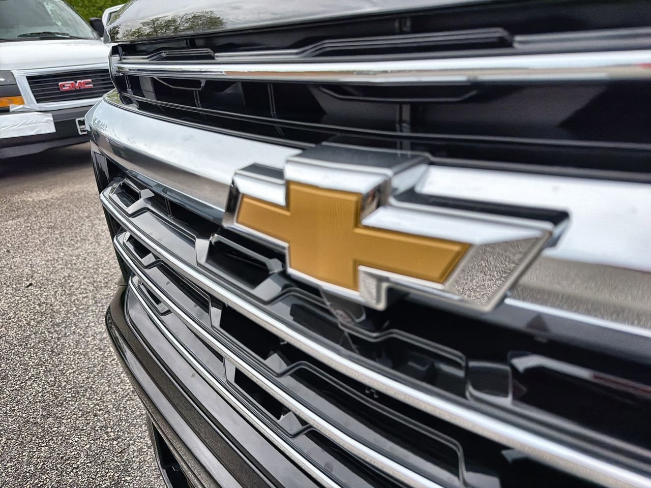 New 2026 Mosaic Black Metallic Chevrolet High Country image 26