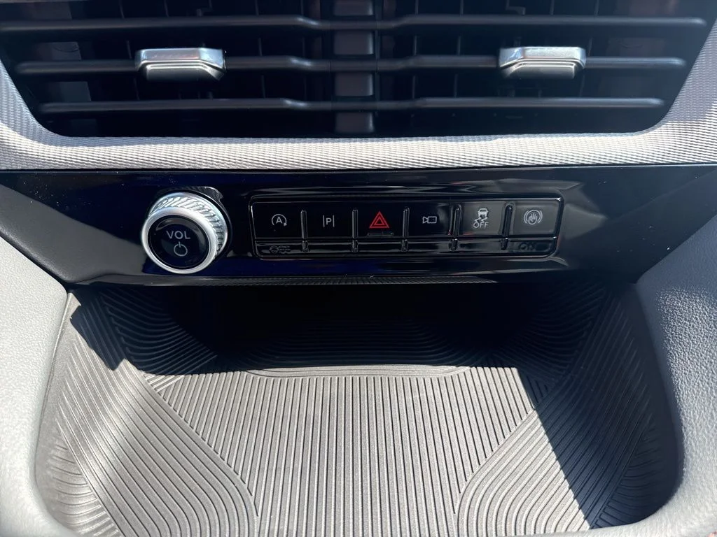 New 2026 Space White Metallic Ford Active image 45