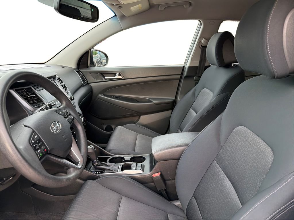 Used 2016 Ash Black Hyundai SE image 10