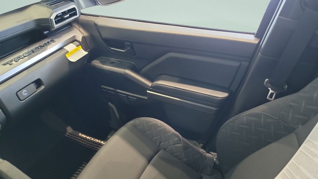 2026 Toyota Tacoma SR5 - Photo 15