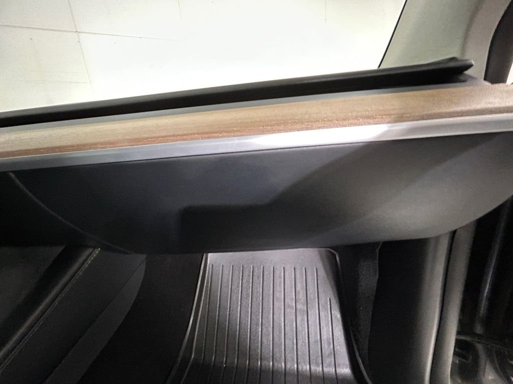 Used 2025  Tesla Long Range image 24