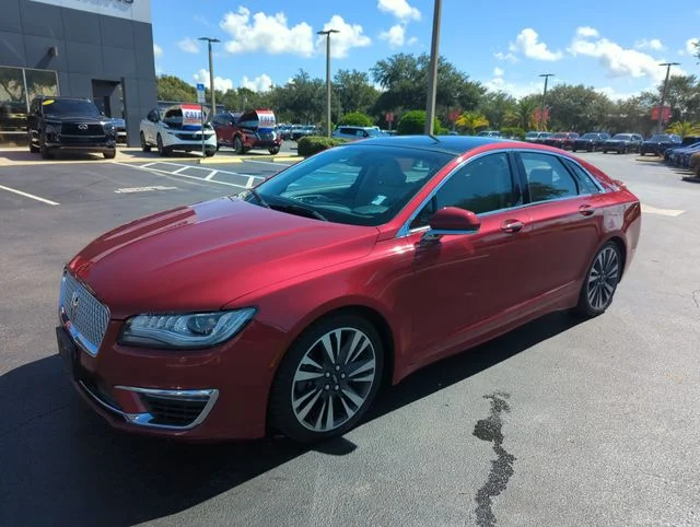 Used 2017 Red Lincoln Reserve image 14