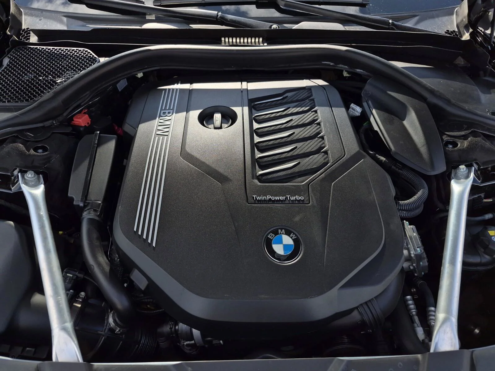 Used 2022 Black Sapphire Metallic BMW 740i image 11