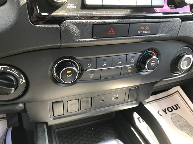 Used 2022 Glacier White Nissan SV image 18