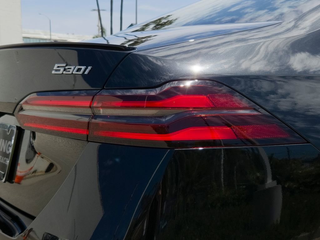 New 2026 Black Sapphire Metallic BMW 530i image 5