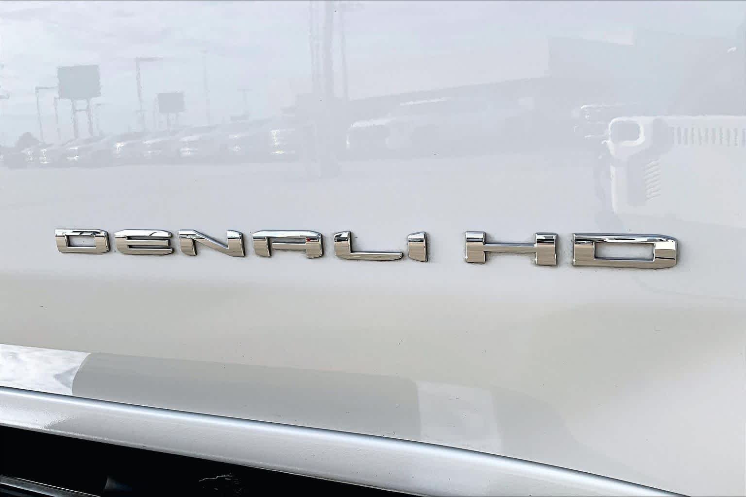 Used 2025 Summit White GMC Denali image 10