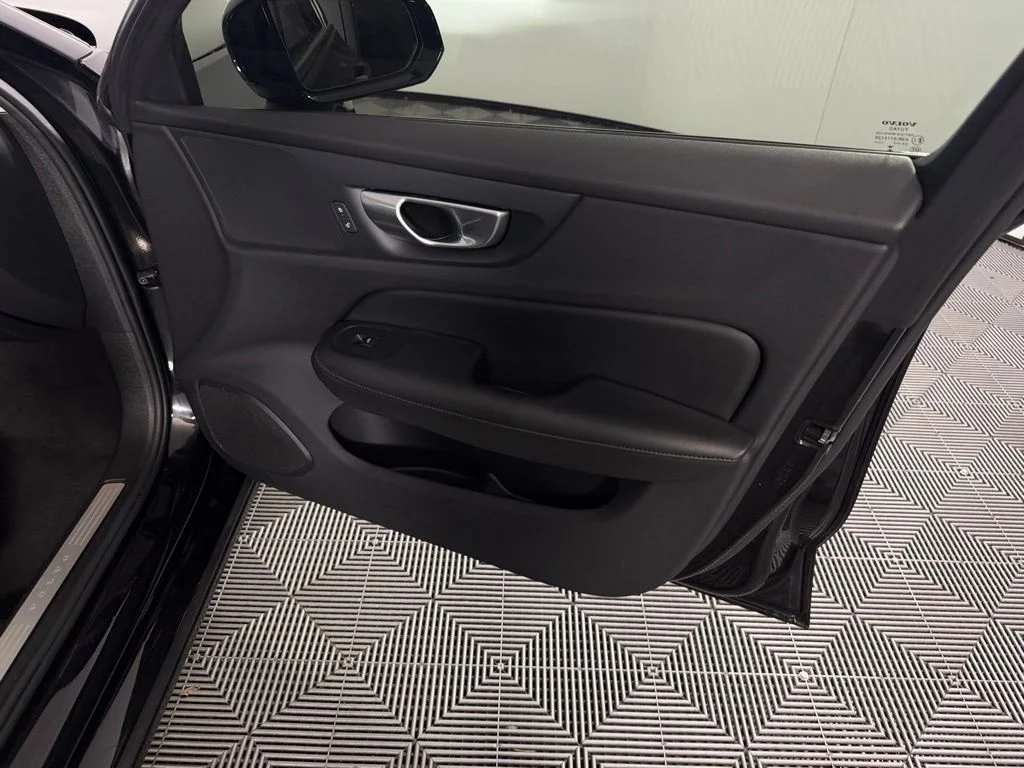 Used 2025 Onyx Black Metallic Volvo B5 Plus image 29