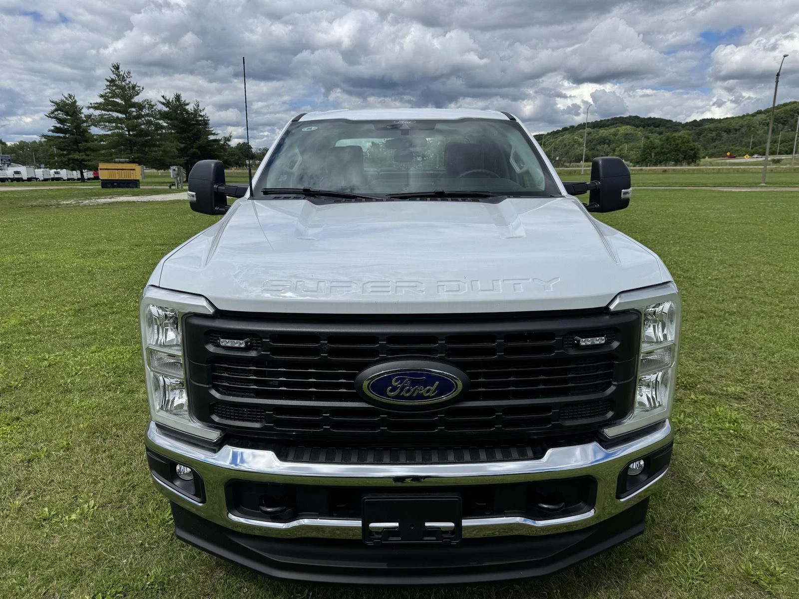 New 2026 Oxford White Ford XL image 8