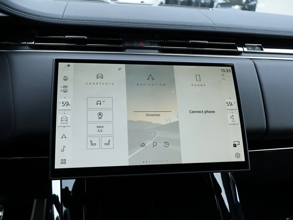 New 2025 Fuji White Land Rover Dynamic SE image 24