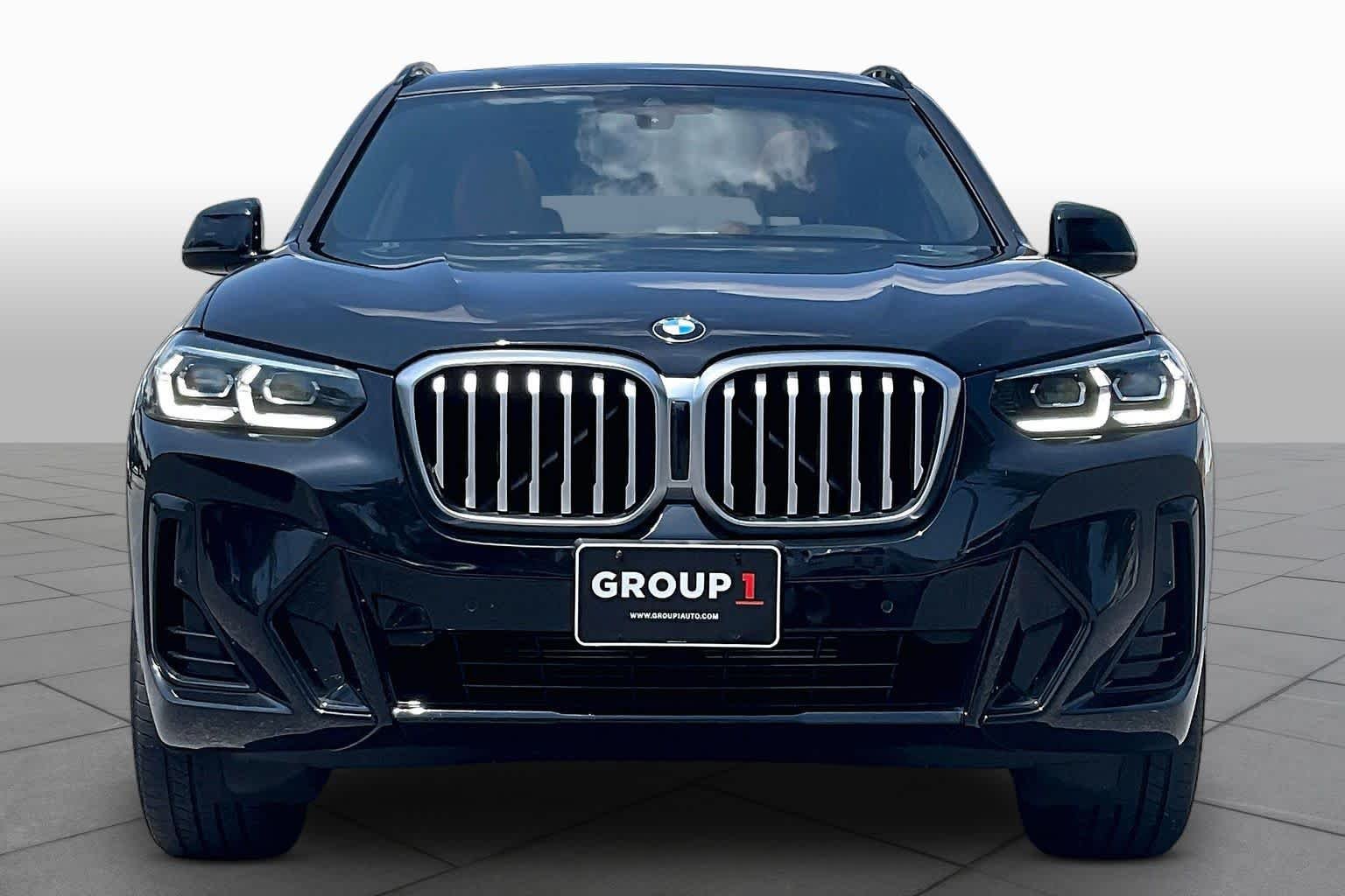 Used 2022 Black Sapphire Metallic BMW xDrive30i image 3