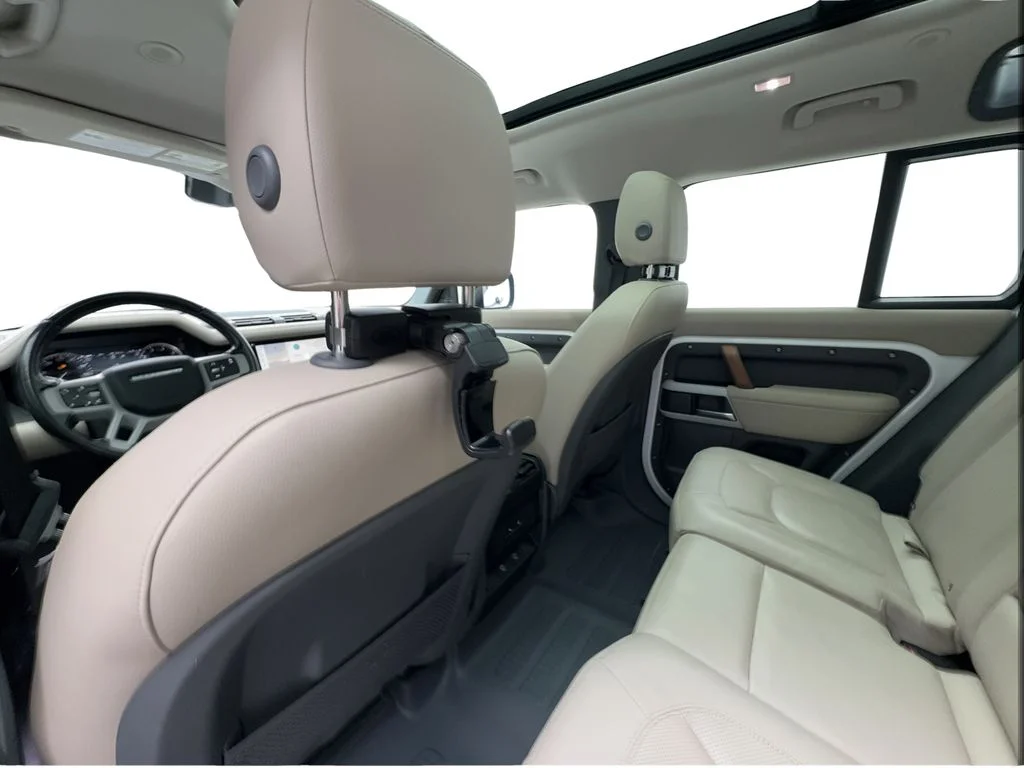 Used 2023 White Land Rover S image 22