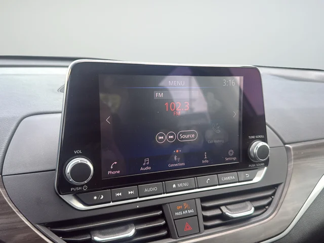 Used 2023 White Nissan 2.5 SV image 14