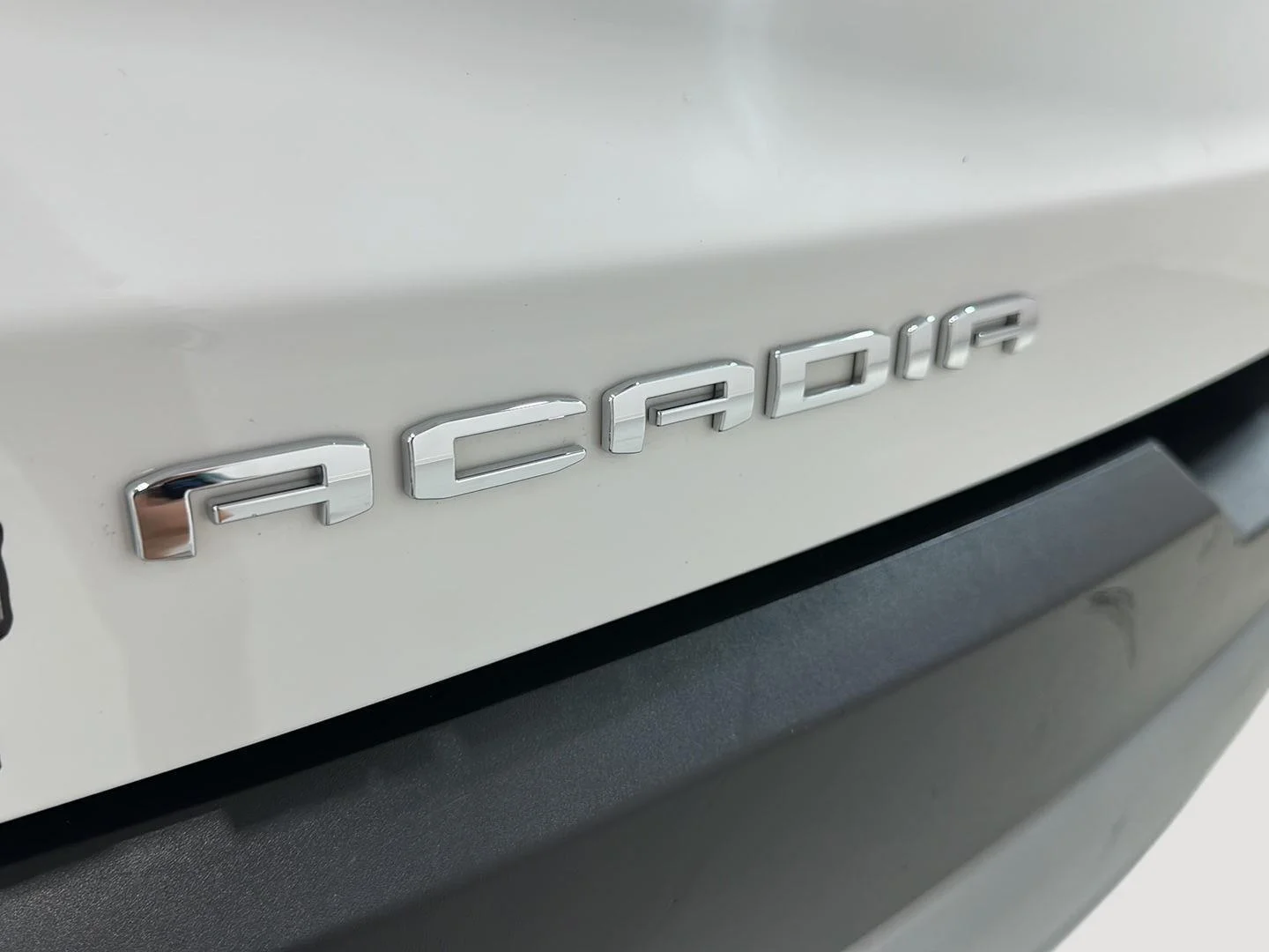 Used 2023 Summit White GMC SLE image 28
