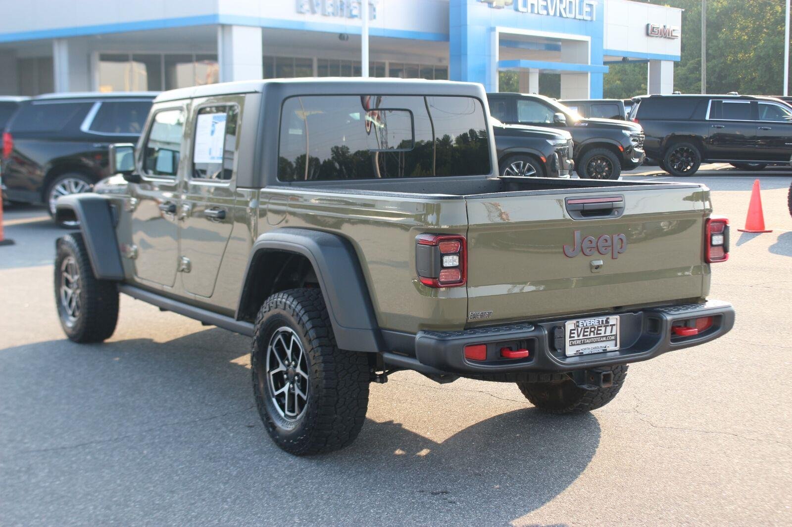 Used 2025 Green Jeep Rubicon image 5