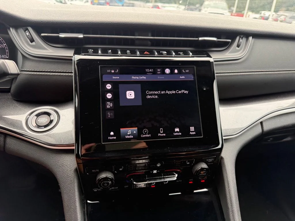 Used 2021 Black Jeep Altitude image 11