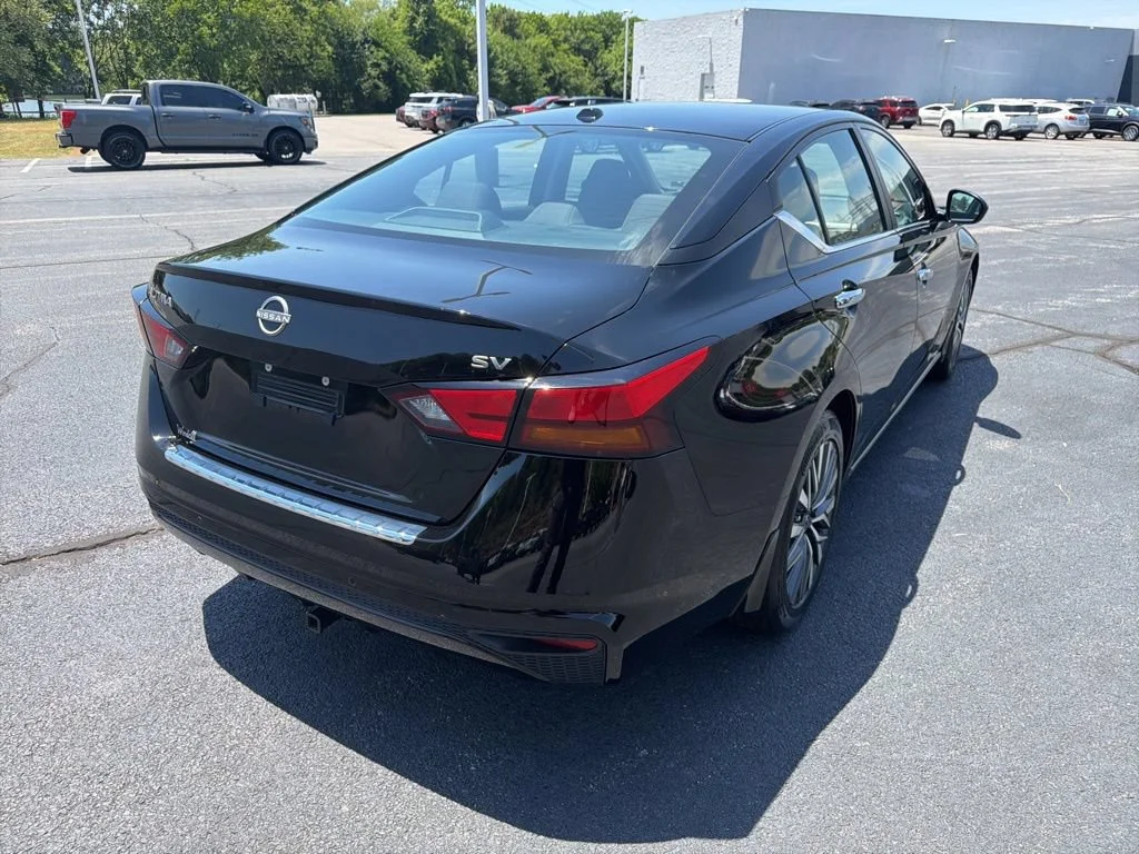 Used 2023 Black Nissan 2.5 SV image 8